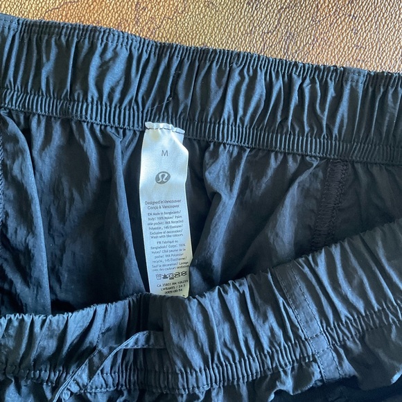 lululemon NWT Nylon Cargo Black Mini Skirt - Picture 4 of 9